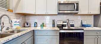 Pristine & Peaceful Condo w/ Free Attraction TIckets & Shared Pool