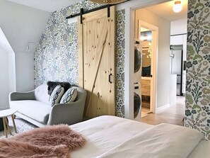 1 chambre, fer et planche à repasser, accès au Wi-Fi (inclus)