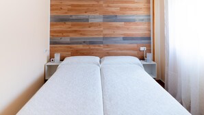 3 bedrooms, iron/ironing board, internet, bed sheets - Housingleon - Main Square new brand terrace house (León)