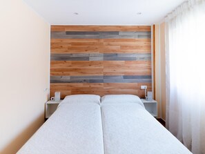 3 habitaciones, tabla de planchar con plancha, internet y ropa de cama 