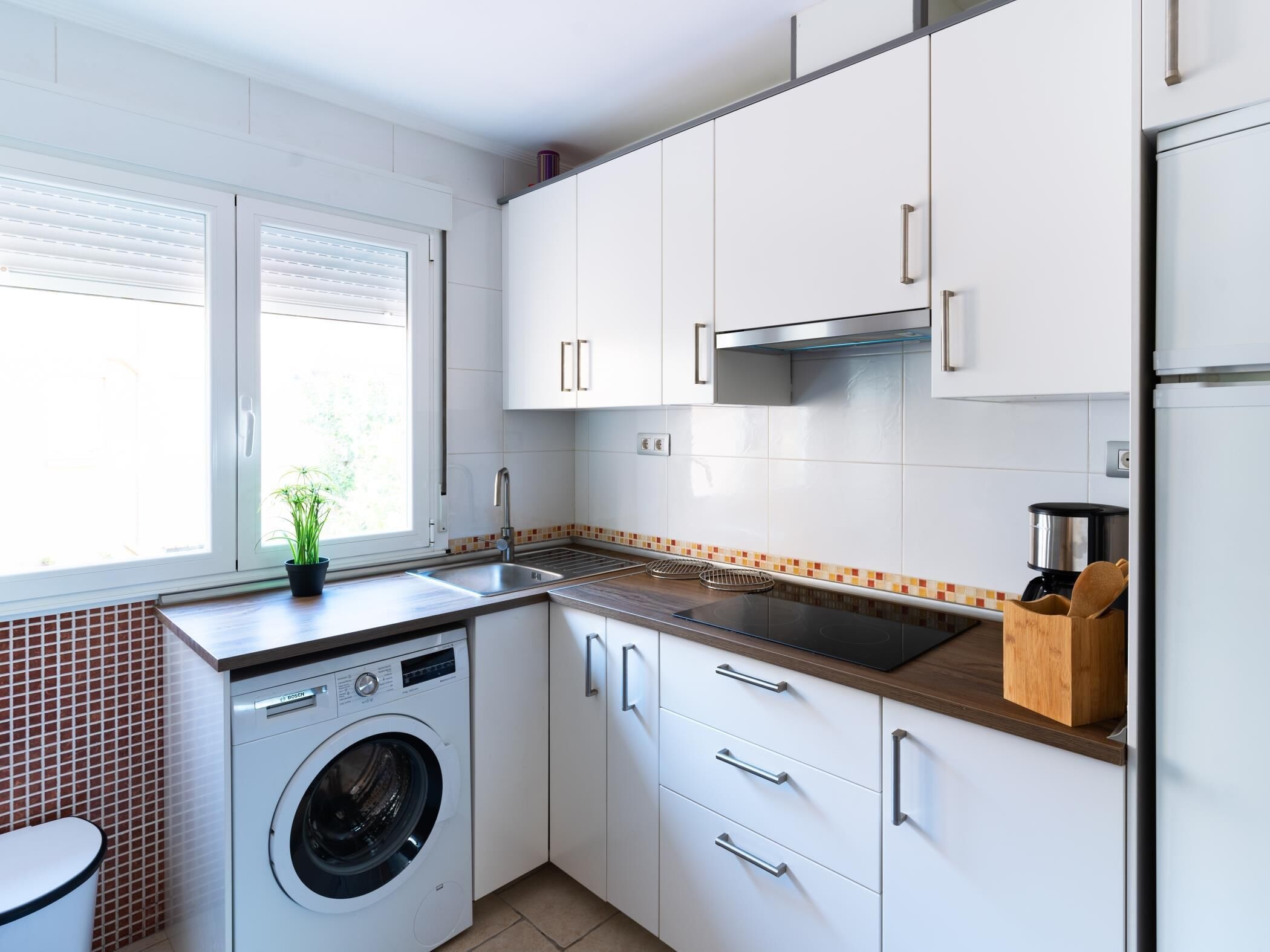 雪櫃、微波爐、咖啡機/沖茶器、多士爐