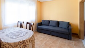 TV - Housingleon - Main Square new brand terrace house (León)