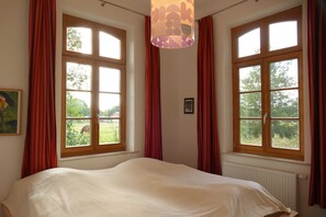 2 Schlafzimmer, Reisekinderbett, WLAN, Bettwäsche