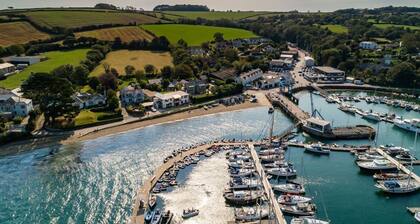 Cregoes, Mylor - Bungalow - Free Parking & WiFi - Pets Accepted