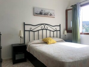 2 bedrooms, iron/ironing board
