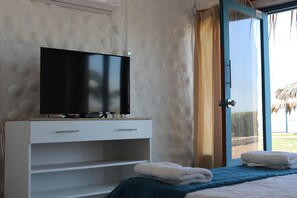 Basic Double Room | Soundproofing, free WiFi, bed sheets - Kokoa Hotel (Los Organos)