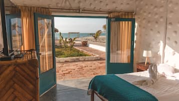Basic Double Room | Soundproofing, free WiFi, bed sheets