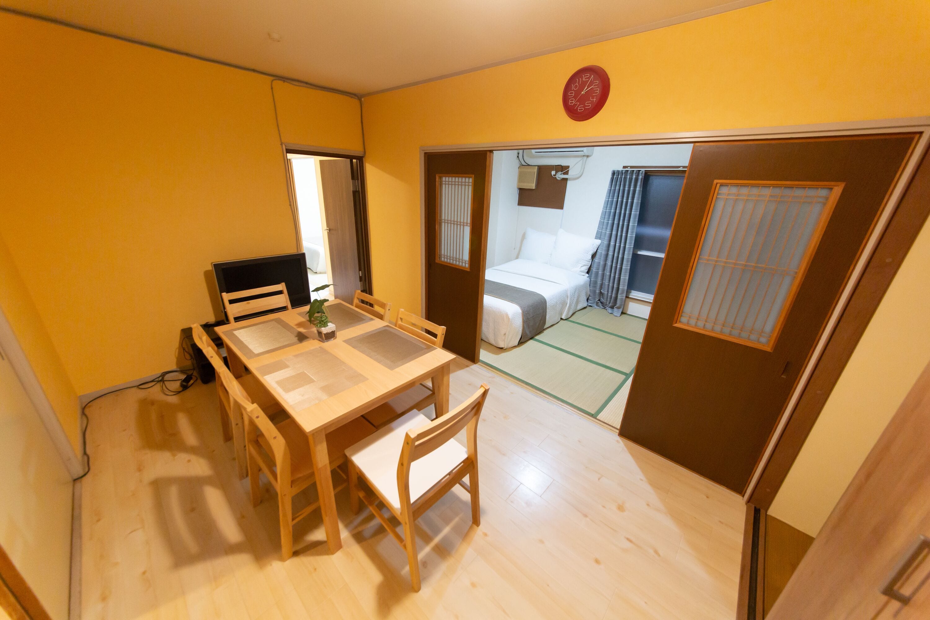 อพาร์ทเมนท์สำหรับครอบครัว, 3 ห้องนอน | 3 ห้องนอน, โต๊ะทำงาน, พื้นที่ทำงานแบบใช้แล็ปท็อป, Wi-Fi ฟรี