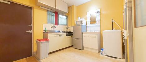 Family Apartment, 3 Bedrooms | Private kitchen | Fridge, microwave, stovetop, electric kettle