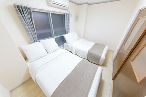 Apartamento família, 3 quartos | 3 quartos, escrivaninha, espaço de trabalho para notebook