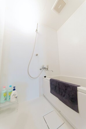 Family Apartment, 3 Bedrooms | Bathroom | Separate tub and shower, free toiletries, hair dryer, towels - SOLEIL Shinsaibashi (Osaka)
