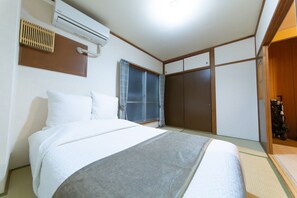 Apartamento família, 3 quartos | 3 quartos, escrivaninha, espaço de trabalho para notebook