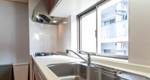 Appartement Familial, 2 chambres (4F, 100㎡) | Cuisine privée | Réfrigérateur, micro-ondes, plaque de cuisson, bouilloire électrique