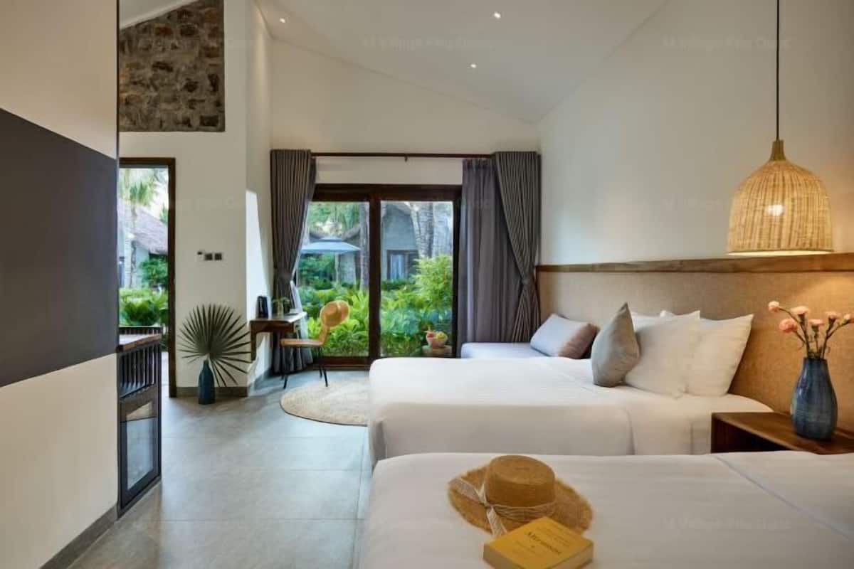 1 bedroom, pillowtop beds, minibar, in-room safe