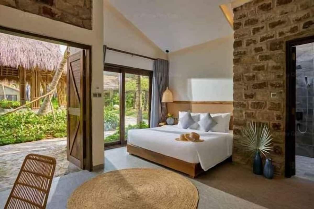 1 bedroom, pillowtop beds, minibar, in-room safe