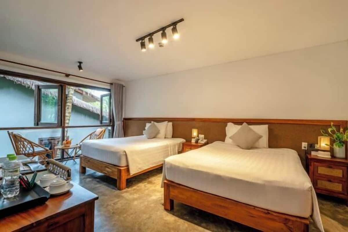 1 bedroom, pillowtop beds, minibar, in-room safe