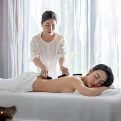 Lichaamsbehandelingen, hotstone-massages, diepe bindweefselmassages