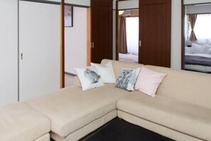 อพาร์ทเมนท์สำหรับครอบครัว, 2 ห้องนอน | 2 ห้องนอน, โต๊ะทำงาน, พื้นที่ทำงานแบบใช้แล็ปท็อป, Wi-Fi ฟรี