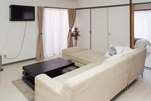 Family Apartment, 2 Bedrooms | 2 bedrooms, desk, laptop workspace, free WiFi - Tezukayama Sankopoyu (Osaka)