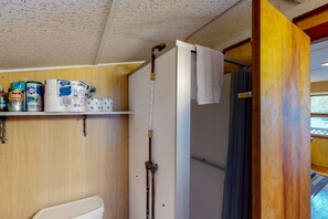 Hair dryer, towels - Dog-friendly bay-front cabin w/ screened in porch & great views - next to trails (Charlotte)
