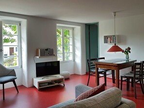 Unclassified image, 4 of 17, button