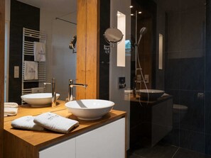 Hair dryer, towels - Suite Milchhändler Zock - Farm suites Object ID 123476 (Waren (Müritz))