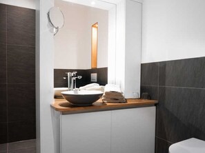 Unclassified image, 2 of 19, button