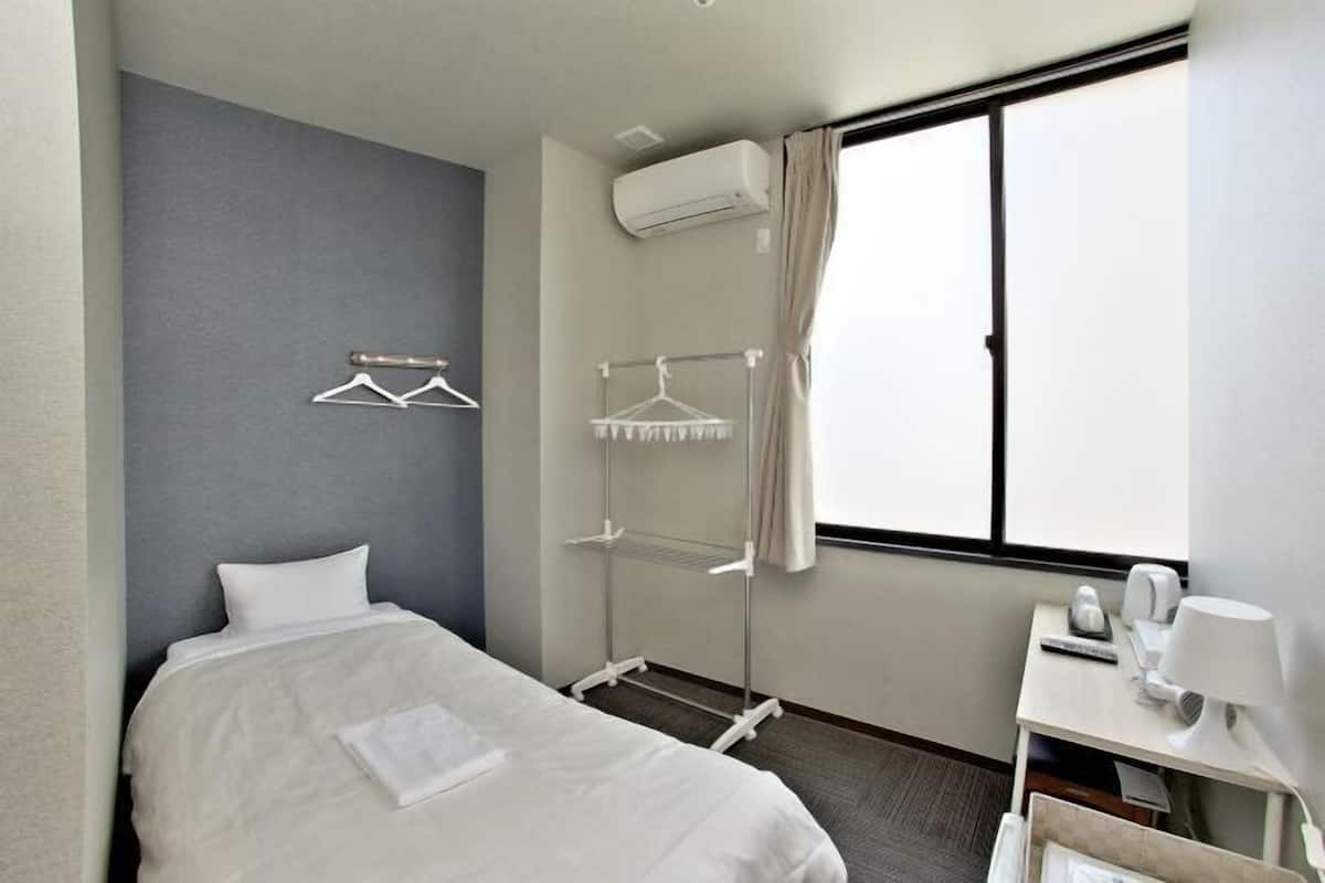 Laptop workspace, free WiFi, bed sheets