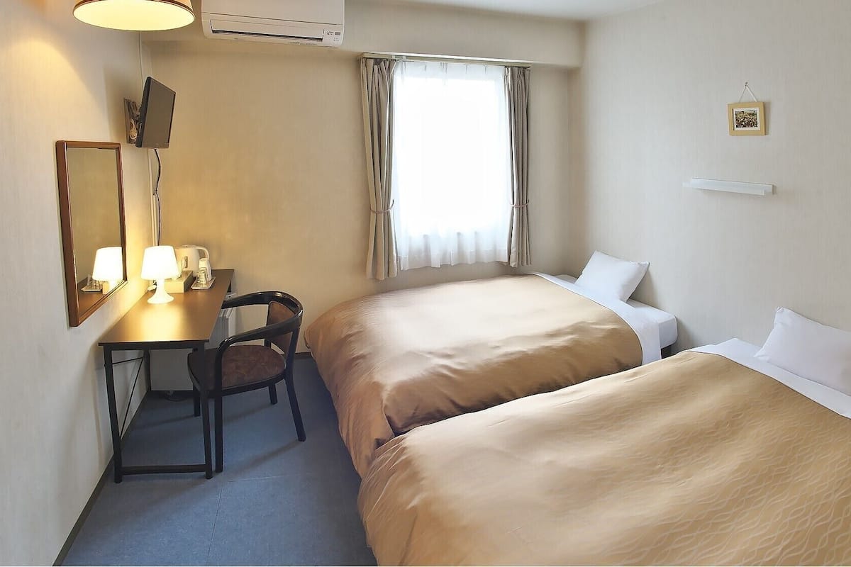 Laptop workspace, free WiFi, bed sheets