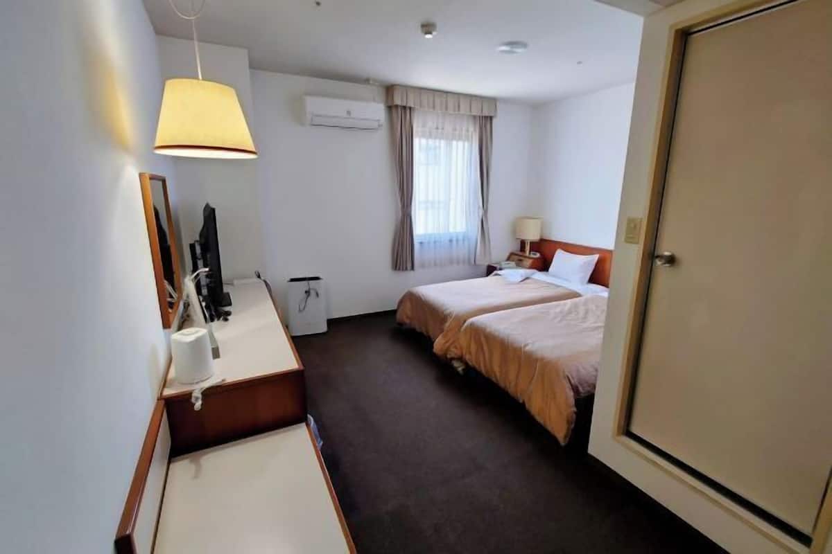 Laptop workspace, free WiFi, bed sheets