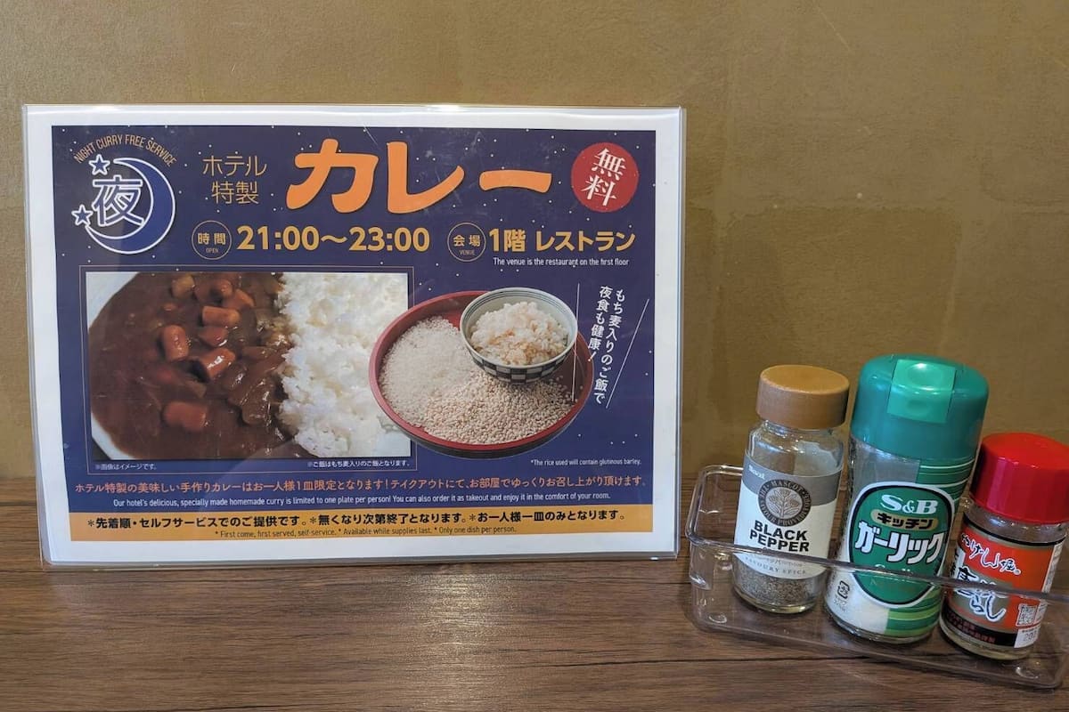 笔记本电脑工作区、免费 WiFi、床单