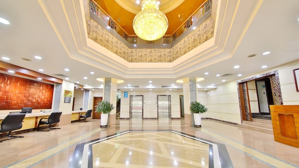 A spacious lobby with a central chandelier, multiple reception desks, and a polished floor. - Dongshan Hotel, Guangzhou (Guangzhou)