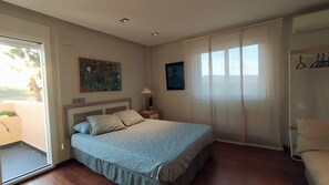6 bedrooms, iron/ironing board, WiFi, bed sheets