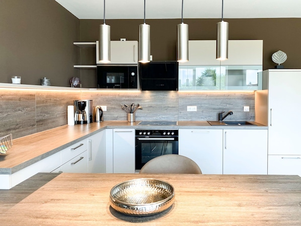 Køleskab, mikrobølgeovn, ovn, opvaskemaskine