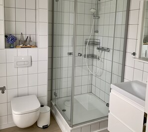 Unclassified image, 5 of 15, button