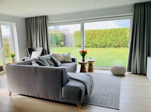 Unclassified image, 2 of 15, button