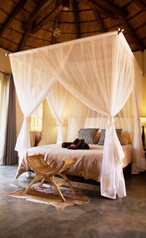 Classic Cabin | Hypo-allergenic bedding, in-room safe, individually decorated - Lamai Safari Lodge (Hoedspruit)