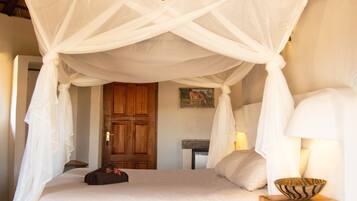 Classic Cabin | Hypo-allergenic bedding, in-room safe, individually decorated