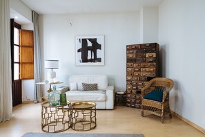 Smart TV, books, offices - Deluxe Penthouse Giralda Views, 3Bd 2Bt, 7 people, Parking optional (Sevilla)