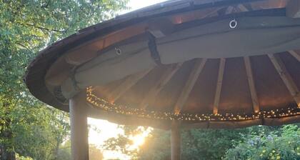 Cosy 18th Century Cottage. Backs onto Golf Course, Village location.