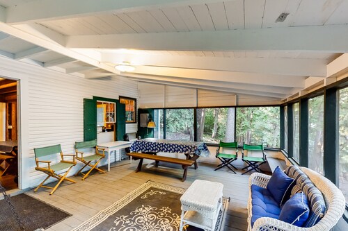 Dog-Friendly Lakefront, w/Free WiFi, Patio, Deck/Dock, & Rustic Water Views