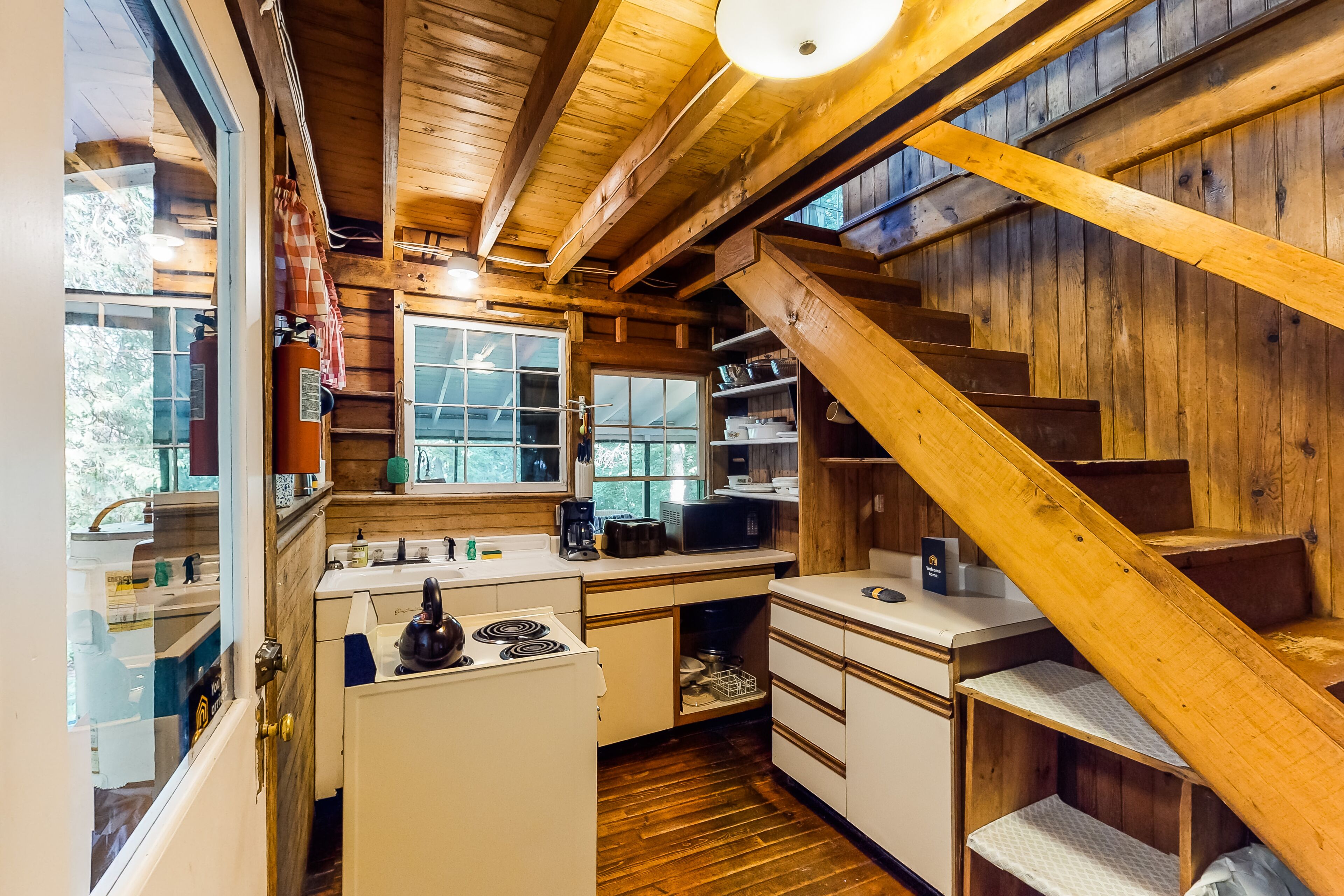 雪櫃、微波爐、焗爐、爐具