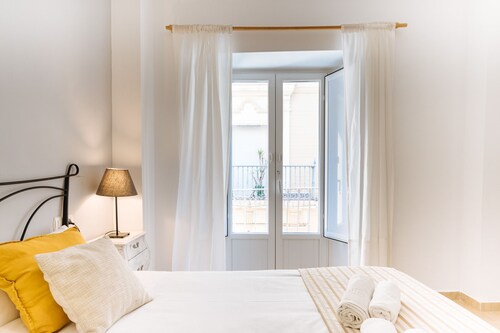 Great Townhouse in Alfalfa. 8 people, 3Bd, Parking Optional