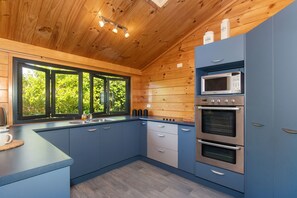 Fridge, microwave, toaster, cookware/dishes/utensils - Pearl Retreat - Mangawhai Heads Holiday Home (Mangawhai Heads)