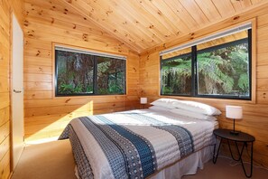 3 bedrooms, iron/ironing board, WiFi, bed sheets - Pearl Retreat - Mangawhai Heads Holiday Home (Mangawhai Heads)