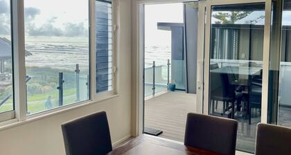 The White Haus - Waihi Beach Upstairs Holiday Unit