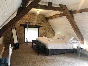 4 slaapkamers, een strijkplank/strijkijzer, gratis wifi, beddengoed