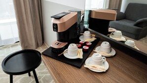 Suite, balkong | Minibar, skrivebord, skrivebord for bærbar PC og blendingsgardiner