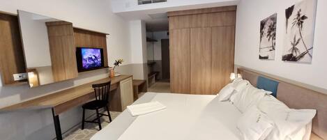 1 habitación, minibar, escritorio y espacio para trabajar con laptop