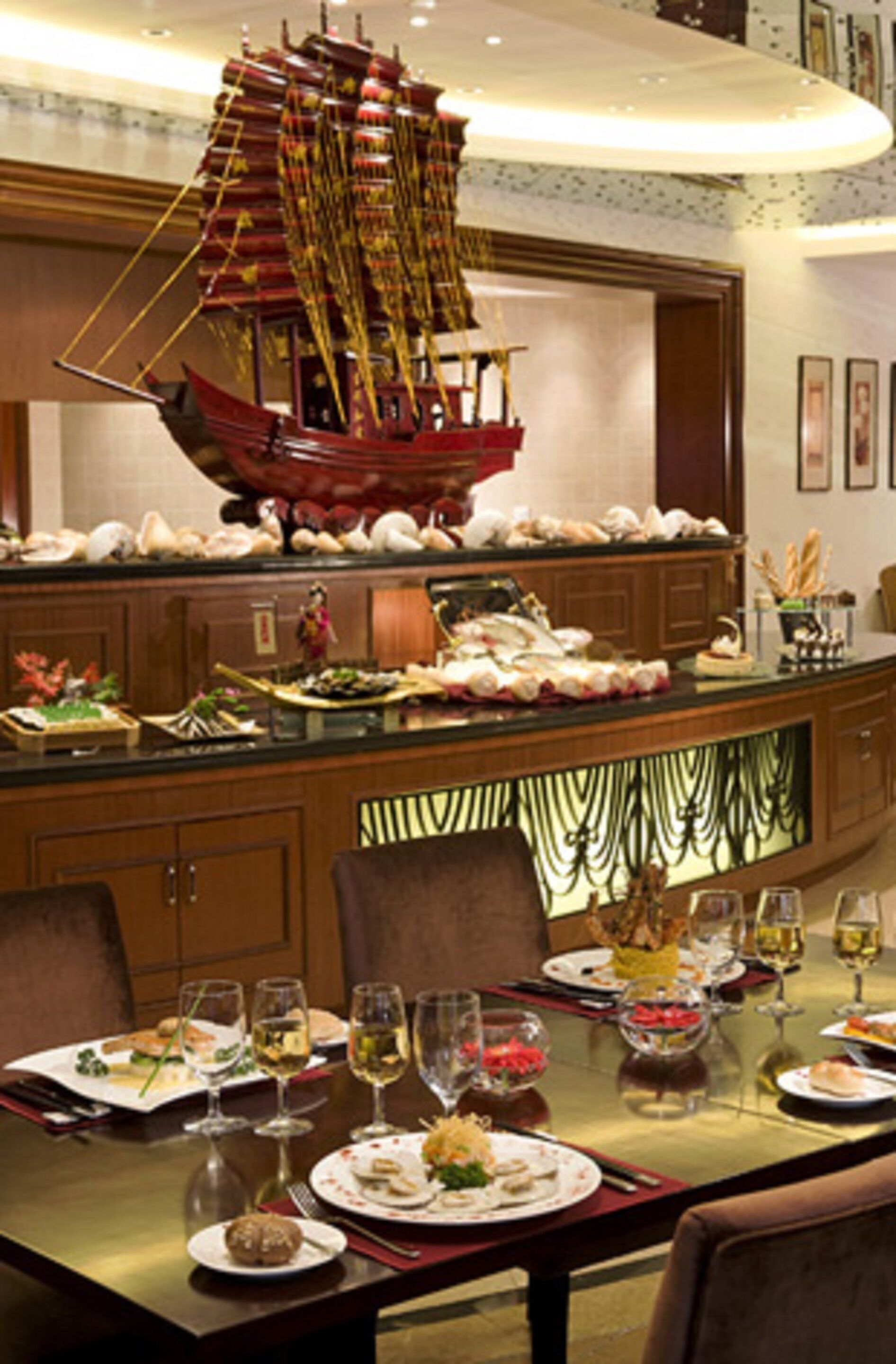 daily buffet breakfast (cny 128 per person)